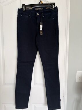 Dark Blue Women’s Slim Jeggings.
Size 6 but run a little bit tight.